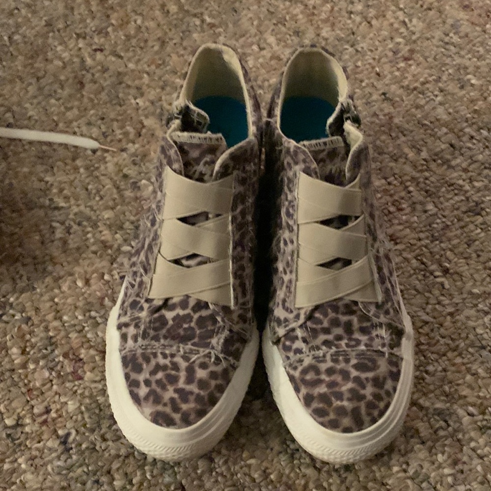 Size 9 leopard blowfish booties
